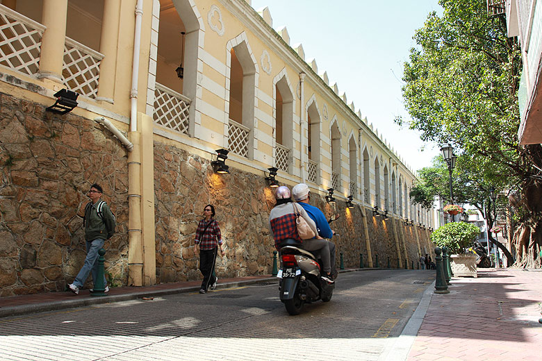 Макао, Экскурсия Храм А-Ма, Мусульманские Казармы (Macao, A-Ma Temple Route, Quartel dos Mouros - Moorish Barracks)