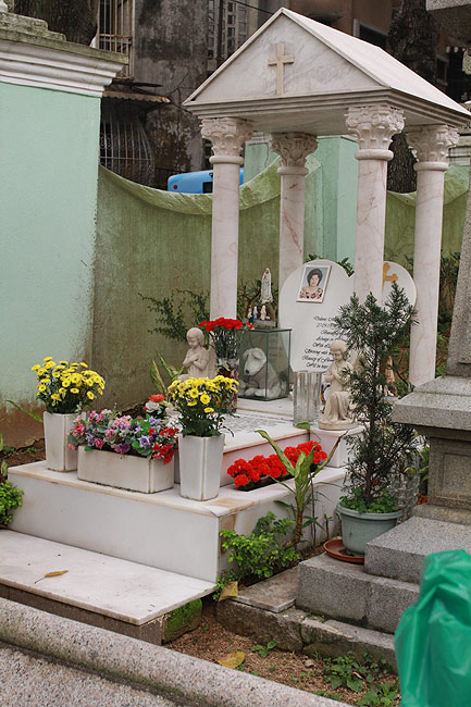 Макао, Экскурсия Холм Гия, Кладбище Святого Михаила (Macao, Guia Hill Route, Cemiterio de S. Miguel Arcanjo - Cemetery of St. Michael the Archangel)