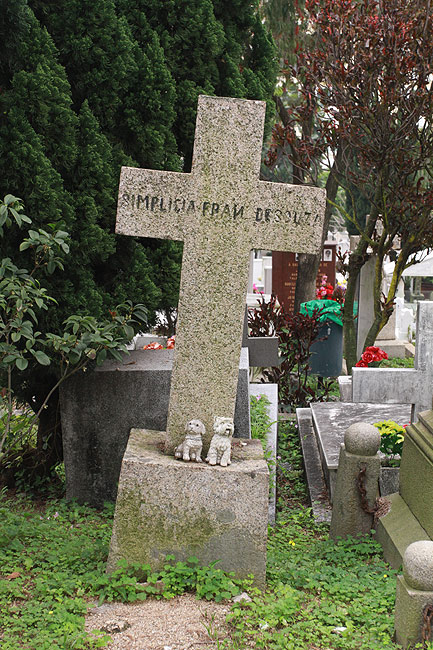 Макао, Экскурсия Холм Гия, Кладбище Святого Михаила (Macao, Guia Hill Route, Cemiterio de S. Miguel Arcanjo - Cemetery of St. Michael the Archangel)