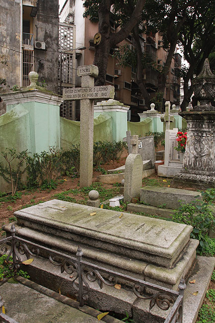 Макао, Экскурсия Холм Гия, Крест кладбища Святого Лазаря (Macao, Guia Hill Route, Cross of the cemetery of St. Lazarus)