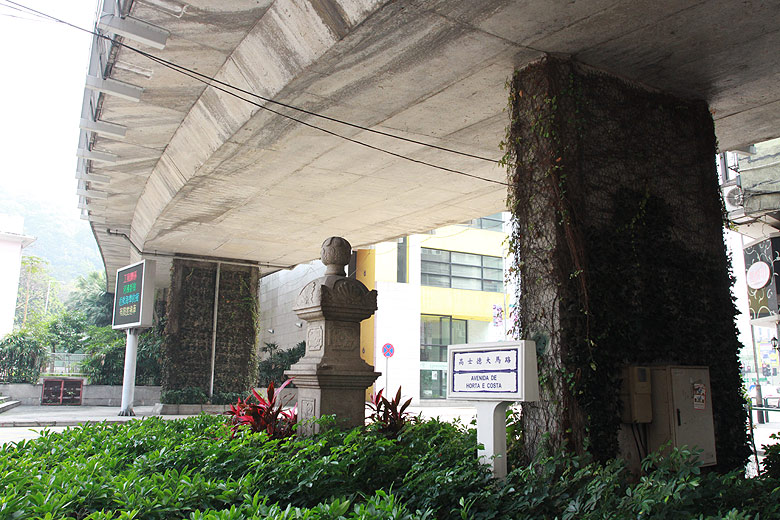 Фото. Дорожный столб