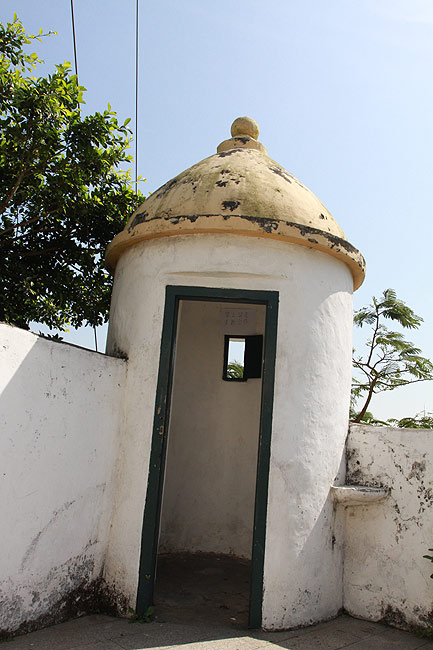 Макао, Экскурсия Холм Гия, Крепость Гия (Macao, Guia Hill Route, Fortaleza da Guia - Guia Fort)