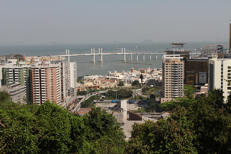 Макао, Экскурсия Холм Гия, Вид с Крепости Гия (Macao, Guia Hill Route, Fortaleza da Guia - A view from the Guia Fort)