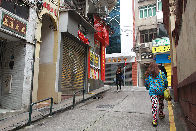 Макао, Экскурсия Холм Гия, Подъем к Португальскому Дому (Macao, Guia Hill Route, On the way to the House of Portugal in Macau)