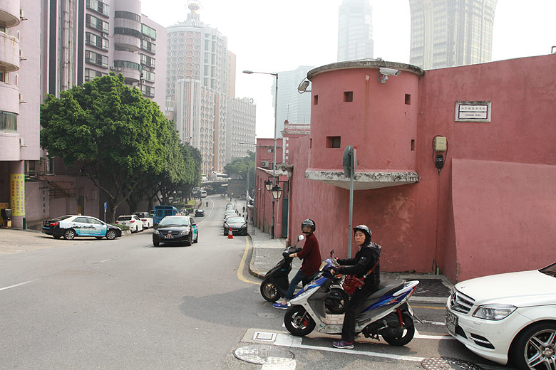 Макао, Экскурсия Холм Гия, Управление Сил Безопасности Макао (Macao, Guia Hill Route, Macau Security Forces Office)