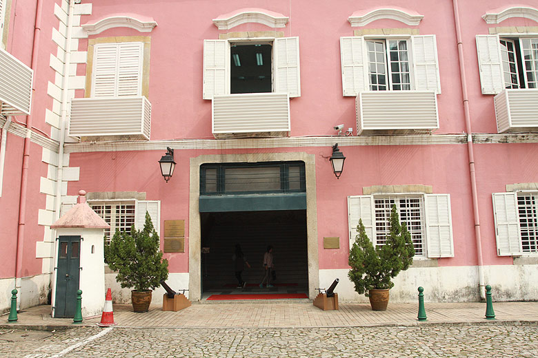 Макао, Экскурсия Холм Гия, Музей Сил Безопасности Макао (Macao, Guia Hill Route, Macau Security Forces Museum)
