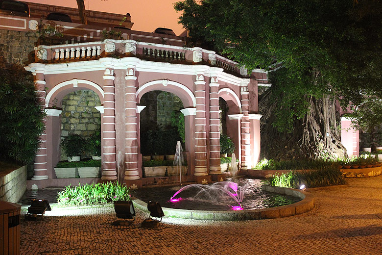 Макао, Экскурсия Холм Гия, Сад Святого Франциска (Macao, Guia Hill Route, Jardim de S. Francisco)