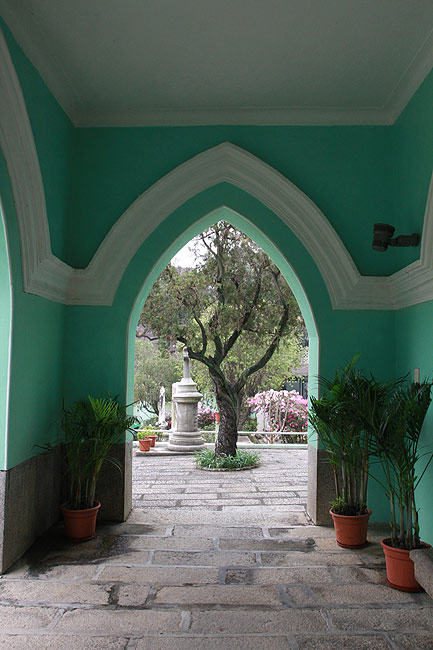 Макао, Экскурсия Холм Гия, Кладбище Святого Михаила (Macao, Guia Hill Route, Cemiterio de S. Miguel Arcanjo - Cemetery of St. Michael the Archangel)