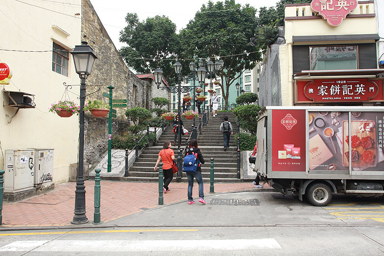 Макао, Экскурсия по Тайпе, Лестница от Рынка Кармо (Macao, Taipa Route, Stairs from the Feira do Carmo)